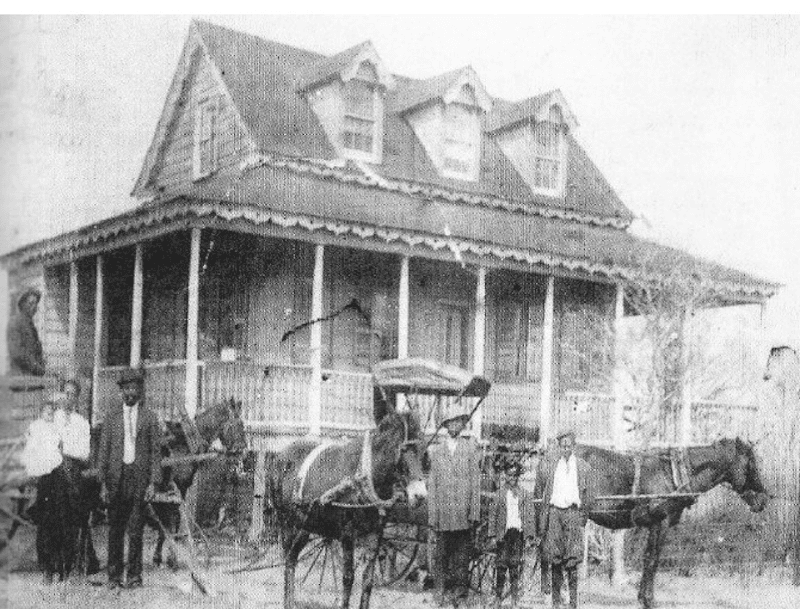 A black and white photo of a house on Edisto Island